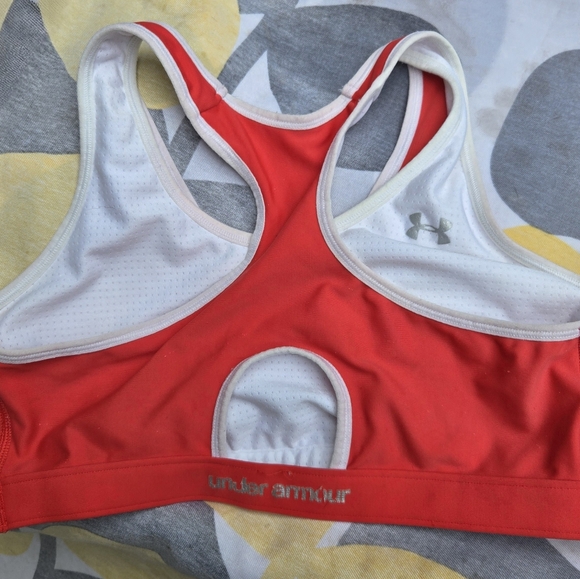 Bundle- Under Armor- Woman's- Heat Gear Tee (XS) & Duplicity Reversible Bra - Picture 11 of 16